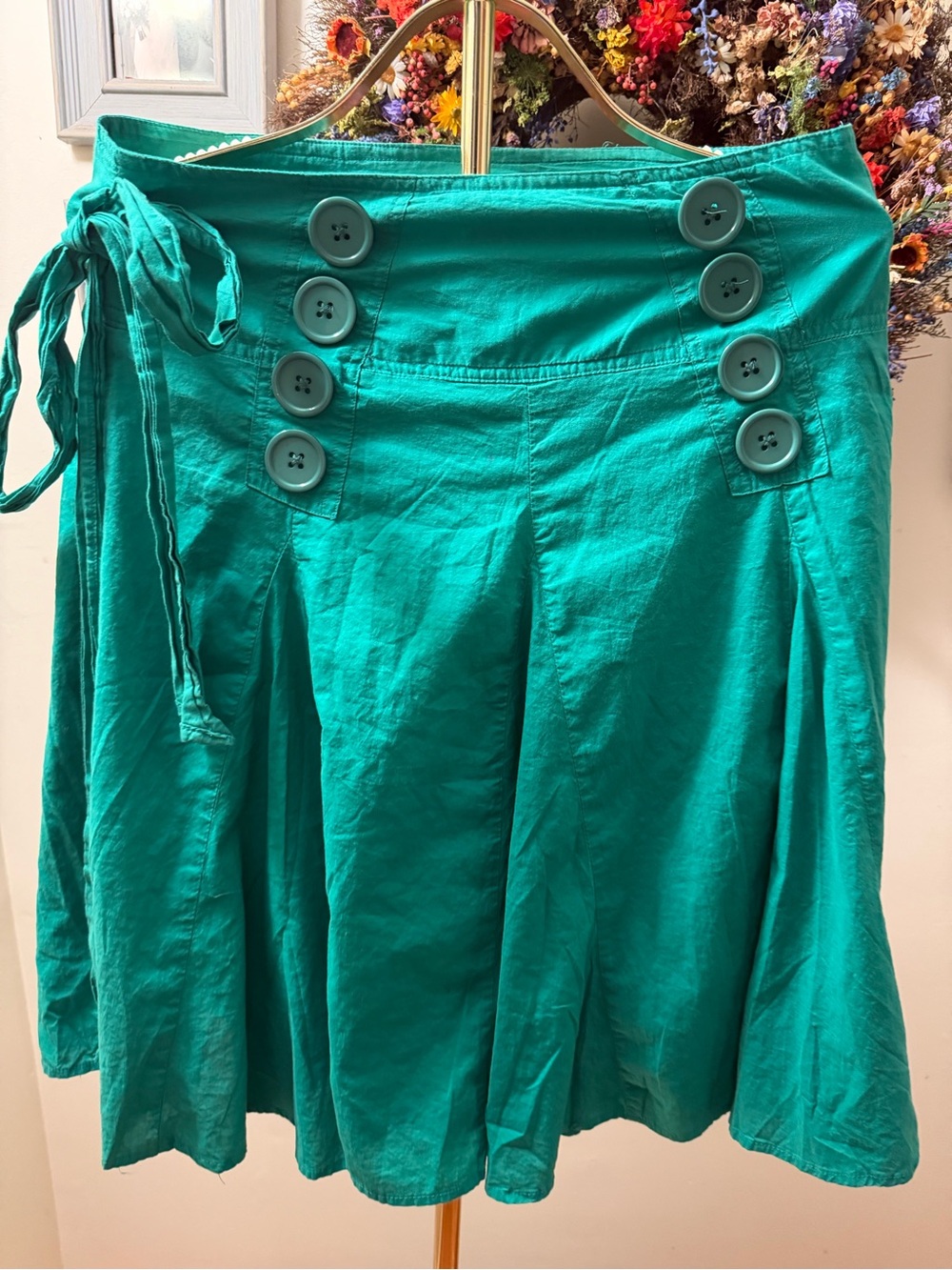 E-Klah Womenβs Emerald Green Button-Detail Flared Skirt